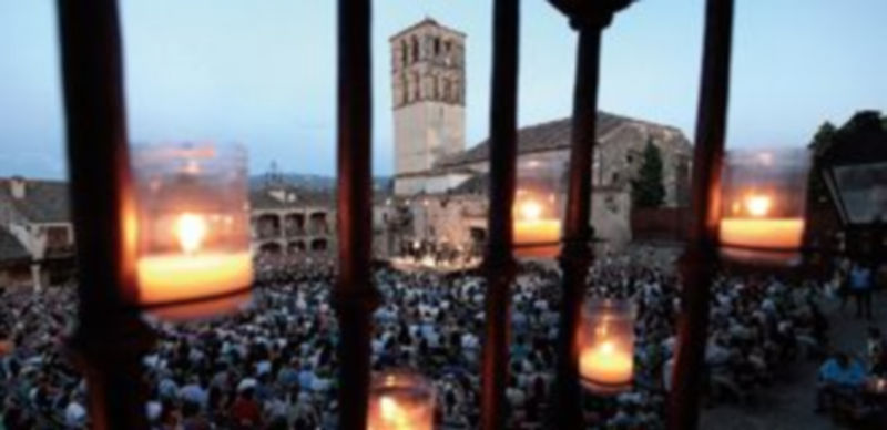 Panorámica de la iglesia de San Juan en un momento de la actuación de los Solistas del Covent Garden. / Lara Mazagatos