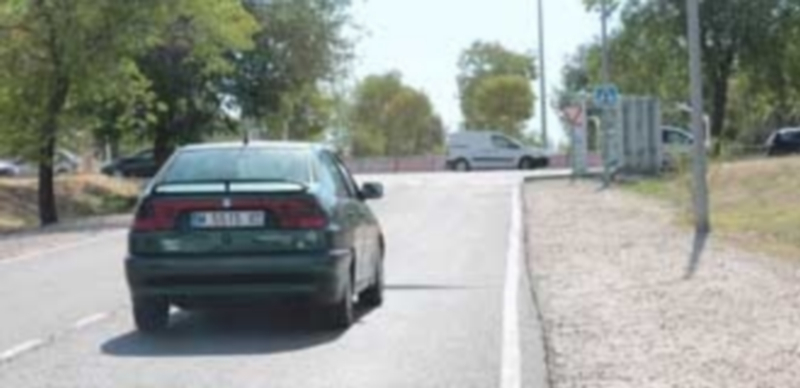 En el barrio de Nueva Segovia se construirán aceras en vías como ésta