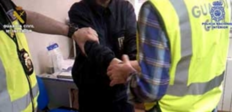 Detenido por engañar a un centenar de niñas con fines pornográficos 1 El hombre fue detenido a principios de este mes en su domicilio