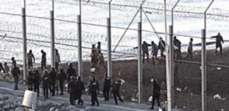 La zona de la valla de El Tarajal fue durante meses un foco constante de conflictos por la entrada de inmigrantes. / efe