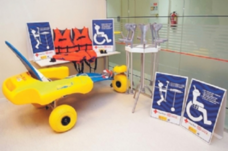 Los distintos utensilios puestos a disposición de los discapacitados. / E. P.
