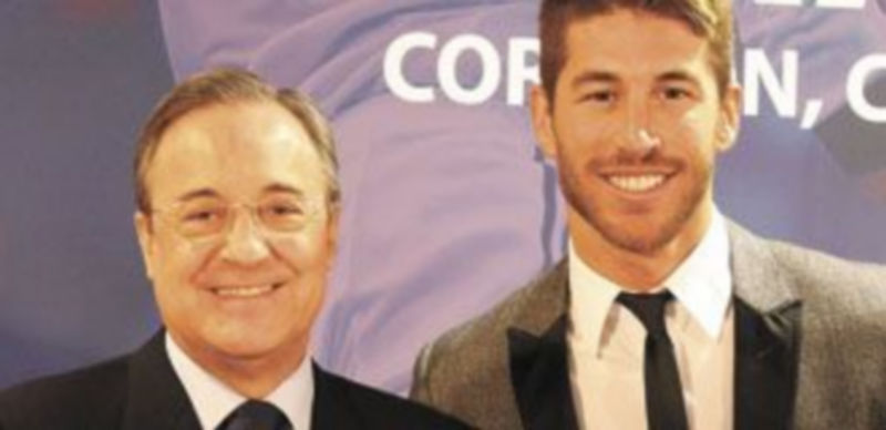 Florentino Pérez y Sergio Ramos se dedicaron muchos elogios durante la rueda de prensa. / Europa Press