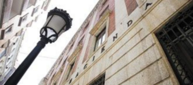 La Agencia Tributaria pone en marcha un plan para descubrir ingresos no declarados por los contribuyentes. / EFE