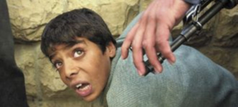 El horror provocado por las guerras se refleja en los rostros inocentes de los más jóvenes cuando un enfrentamiento acontece ante sus ojos. / A.P.