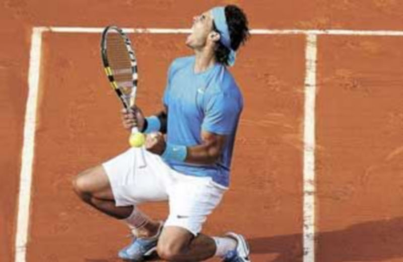 Nadal celebra con rabia el sufrido triunfo ante Isner. / Efe.