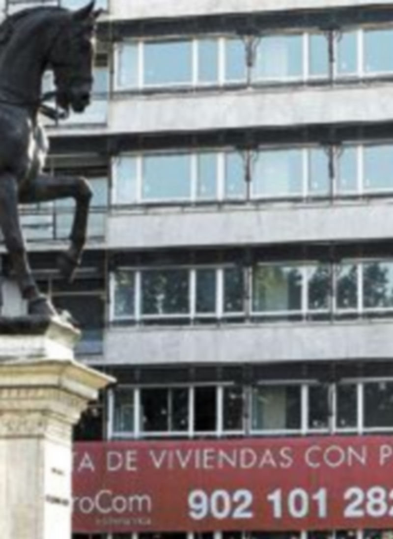 Las hipotecas que se revisen en noviembre subirán unos 45 euros mensuales. / Efe