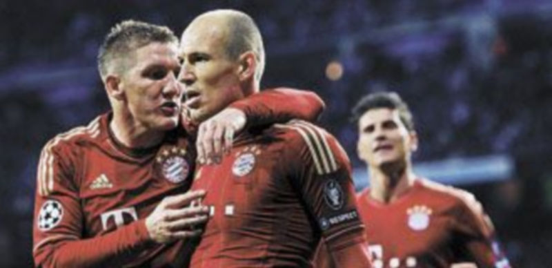 Cristiano Ronaldo se lamenta tras fallar el primer penalti del conjunto blanco. / Reuters