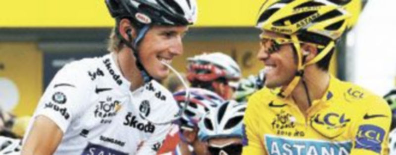 Andy Schleck y Alberto Contador disputaron una bonita batalla en la última edición de la ronda gala. / EFE