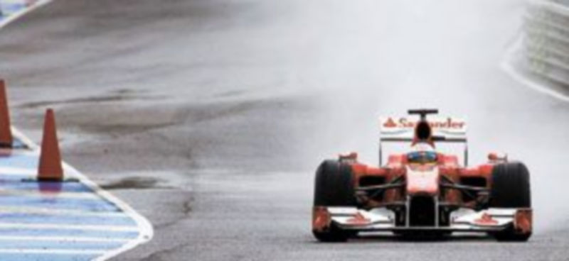 El piloto asturiano completó 88 vueltas al trazado gaditano y hoy también se subirá al monoplaza. / EFE