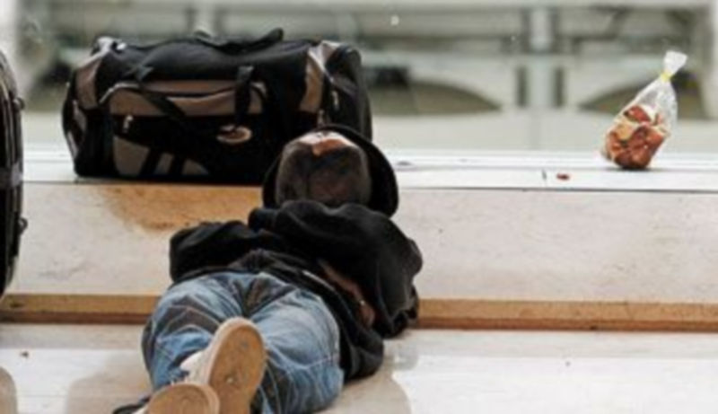 La situación en los aeropuertos españoles es cada vez más tensa. /EFE