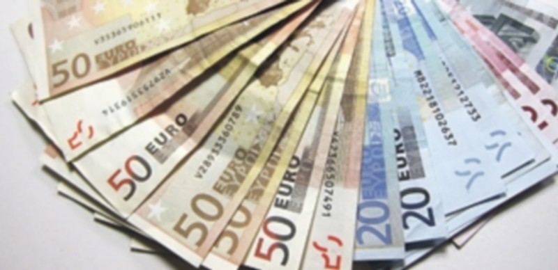 La depreciación del euro frente a los países que no forman parte de la eurozona permite una mejor competitividad. / E.P.