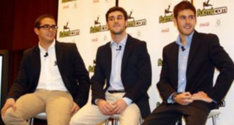 Momento de la presentación pública en Madrid de la red social Futmi. En el centro