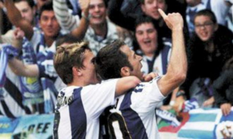 Raúl Tamudo firmó el tanto del conjunto que dirige Martín Lasarte. / J. Etxezarreta (Efe)