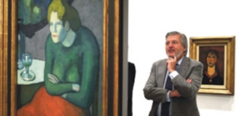 Méndez de Vigo durante su visita al museo Reina Sofía. del día de ayer. / Efe