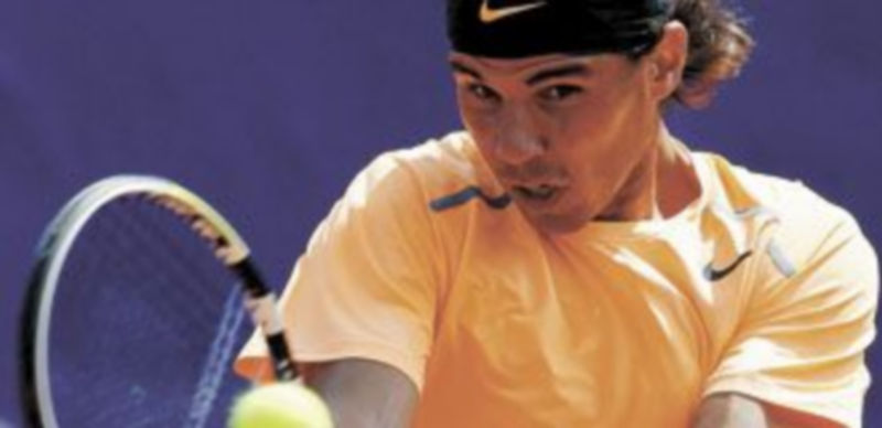 El número dos devuelve la pelota en su encuentro frente a García-López. /Reuters