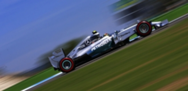 Nico Rosberg rueda en el circuito de Hockenheim justo antes de conseguir la primera plaza en la parrilla de salida. / Efe