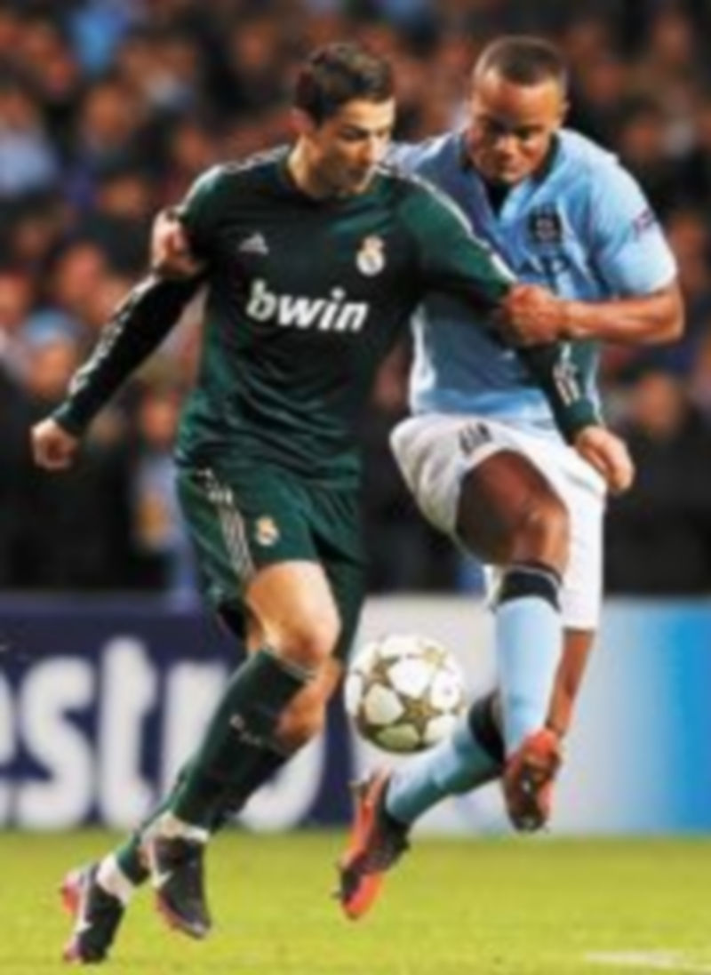 Cristiano Ronaldo protestó por las duras entradas de los jugadores locales. / Reuters