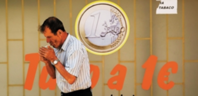 Miles de ciudadanos han perdido su trabajo o han visto recortados sus salarios mientras se incrementaban los impuertos.