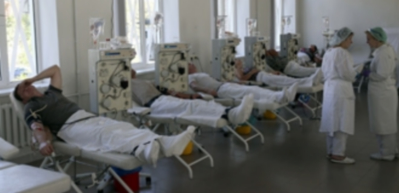 Residentes ucranianos donda sangre para hacer frente a las intervenciones. / Efe