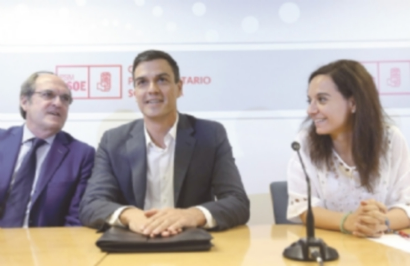 Pedro Sánchez acusa a Rajoy de un “silencio cómplice” con la ‘Púnica’ 1 Pedro Sánchez junto al portavoz