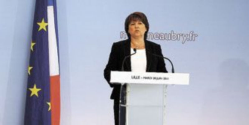 La dirigente socialista hizo su anuncio ante los medios en la ciudad de Lille