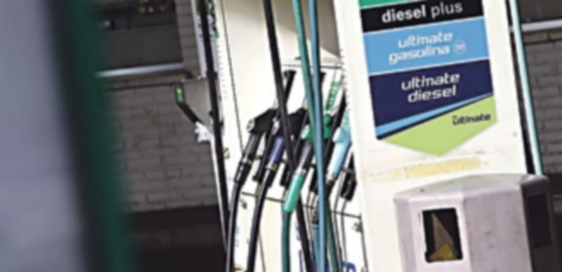 Los precios del gasoil y la gasolina descendieron en octubre menos que el año 2014