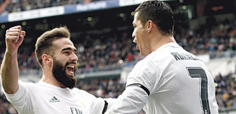 Zidane se examina lejos de casa 1 Cristiano Ronaldo (dcha) será la referencia ofensiva del Real Madrid junto con Benzema por la ausencia de Gareth Bale. / EFE