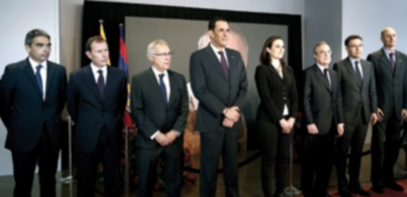 El mundo del fútbol rinde homenaje a Cruyff en el Camp Nou 1 Los presidentes del Real Madrid