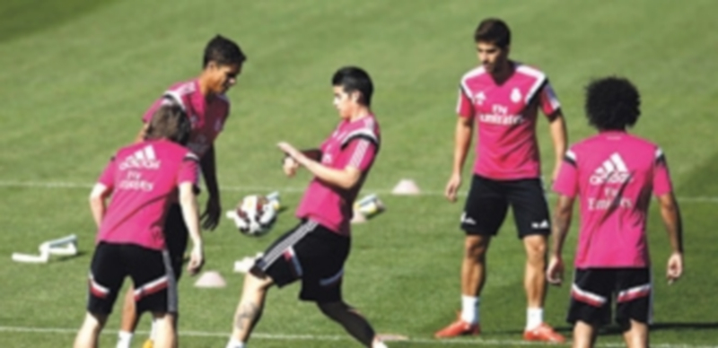 El Real Madrid recibe al Granada para olvidar la derrota en el Clásico 1 James será titular en su regreso desde que se lesionara ante el Sevilla. / EFE