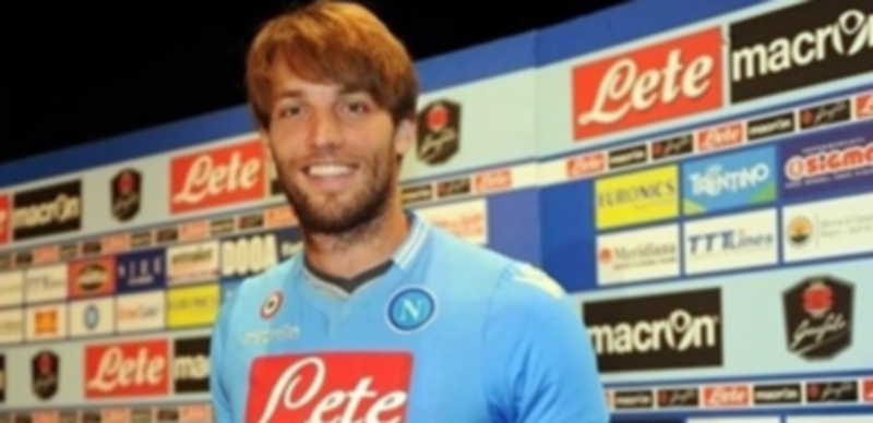 Michu con la camiseta de su nuevo equipo