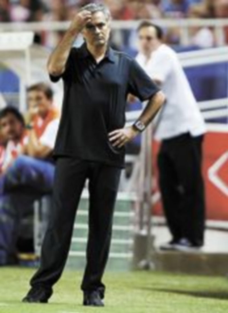 Cristiano Ronaldo se lamenta tras fallar una ocasión de gol. / Reuters