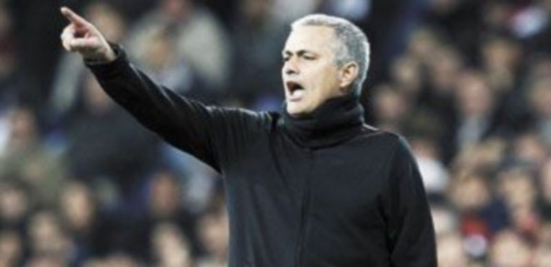 Mourinho confirmó que Higuaín se quedará en el equipo a no ser que alguien pague su cláusula de rescisión. / Reuters