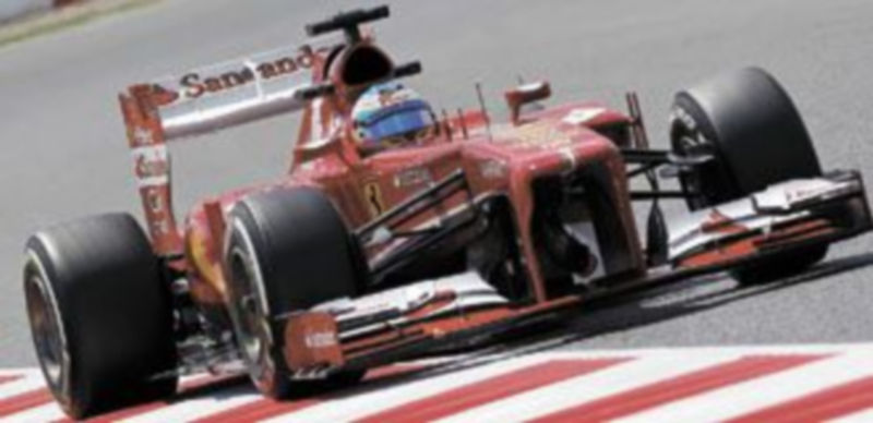 El Ferrari del bicampeón del Mundo se mostró muy competitivo sobre el asfalto de Montmeló. / Albert Gea (Reuters)