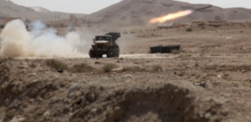 Un misil sirio intenta defender los alrededores de la ciudad de Palmira en el país asiático durante el ataque llevado a cabo por el Estado Islámico. / Efe