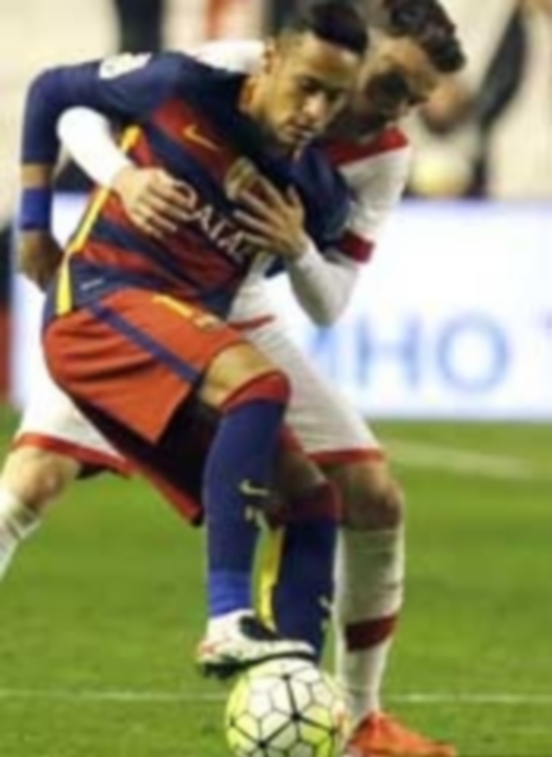 ‘Truco o trato’ en el Camp Nou 1 Neymar vuelve tras cumplir su sanción con un viaje a Brasil de por medio. / EFE