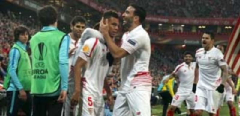 El bicampeón quiere más 1 Kolo celebra con sus compañeros el tanto del empate