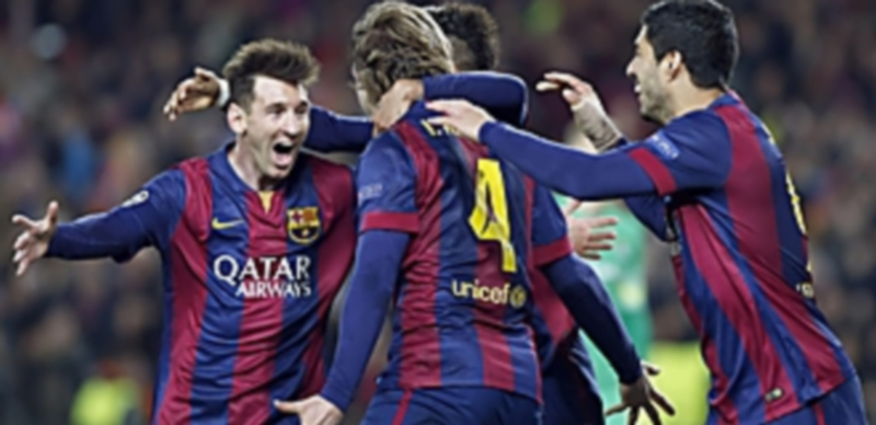 Leo Messi celebra con Rakitic