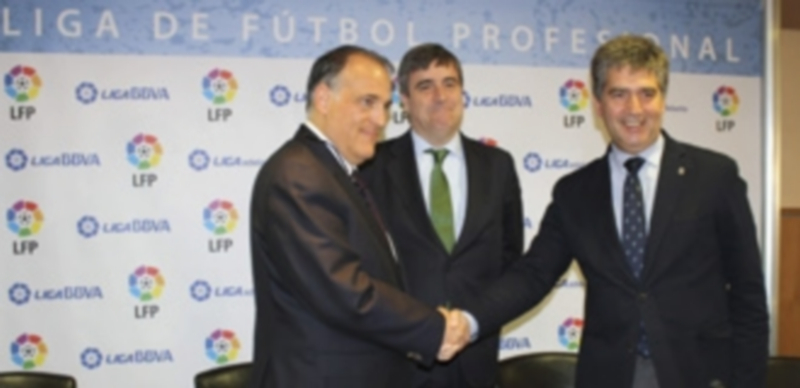 Tebas: “El Mundial de Catar causará un gran daño a las ligas europeas” 1 Javier Tebas (izq)