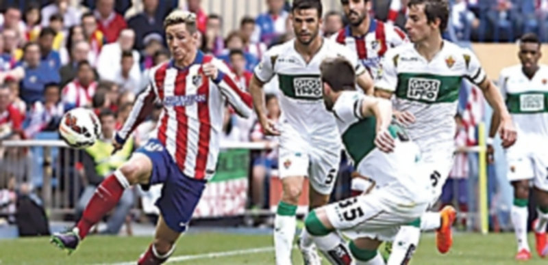 El delantero rojiblanco Fernando Torres sigue negado de cara al gol