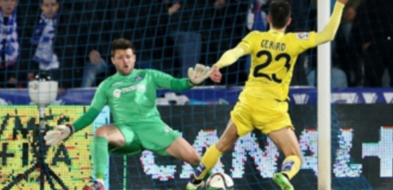 El Villarreal se cita con el Barcelona en semifinales tras vencer al Getafe 1 Gerard Moreno bate a Jona para dar la victoria al Villarreal y asegurar el pase de su equipo a las semifinales de la Copa. / EFE