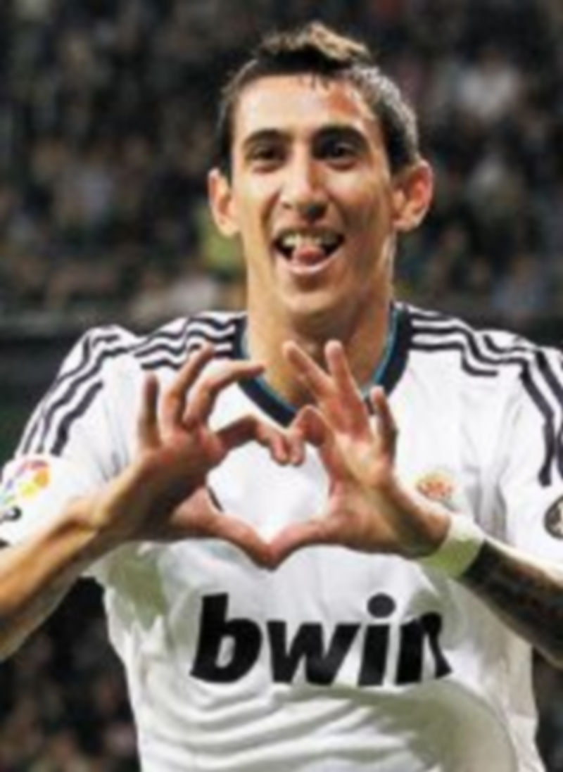 El argentino Di María consiguió el segundo tanto de los blancos frente al Zaragoza. / Reuters