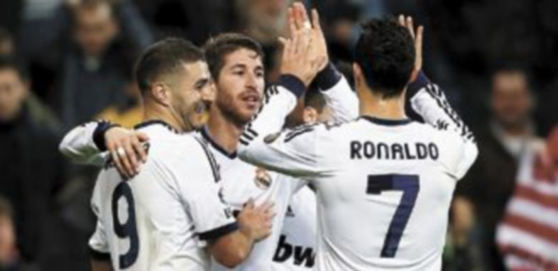´Benzema y Cristiano Ronaldo formarán la pareja de ataque sobre el césped andaluz. / Reuters