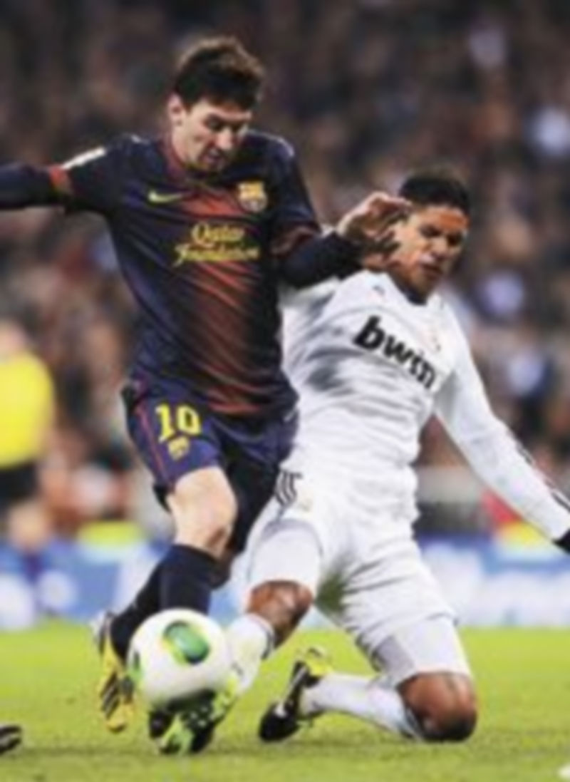 El atacante argentino estuvo muy vigilado por los defensas rivales. / AFP