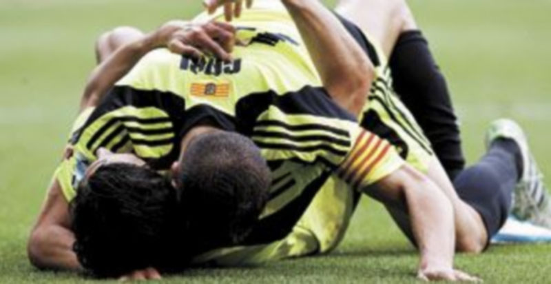 Lafita y Gabi festejan el segundo gol del conjunto de Javier Aguirre en el Santiago Bernabéu. / Efe