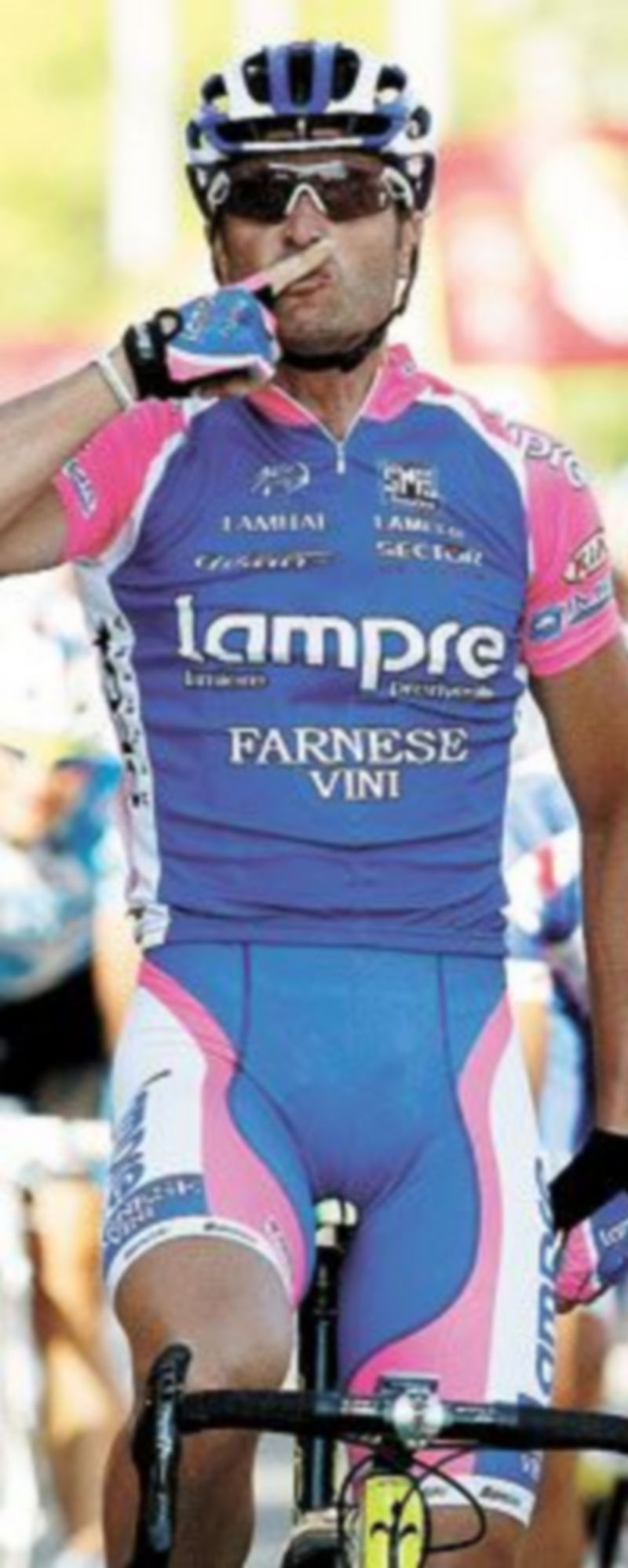 El ciclista italiano Alessandro Petacchi (Lampre) se impuso al esprint. / EFE