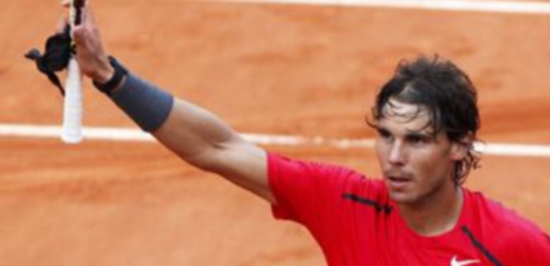 Rafa Nadal mantiene su paso firme para conquistar su séptima Copa de los Mosqueteros sobre la arcilla francesa. / Reuters
