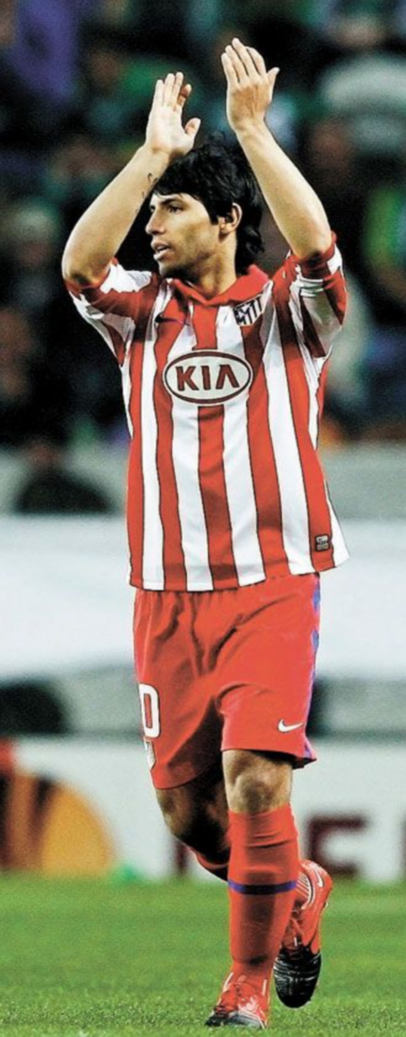 Quique deberá remodelar su once ante la baja de Agüero. / EFE