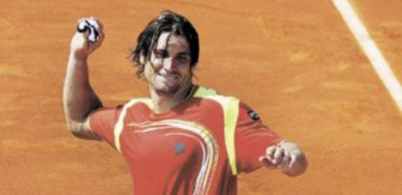 El jugador de Jávea festeja su triunfo en cuatro mangas frente al ‘cañonero’ John Isner. / Eloy Alonso (Reuters)