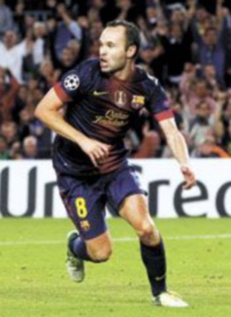 Andrés Iniesta fue el autor del primer tanto de la escuadra catalana. / Albert Gea (Reuters)