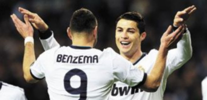 Cristiano Ronaldo podría quedarse fuera del once titular de los blancos por unas molestias en el tobillo y para reservarse de cara al compromiso europeo. / Reuters